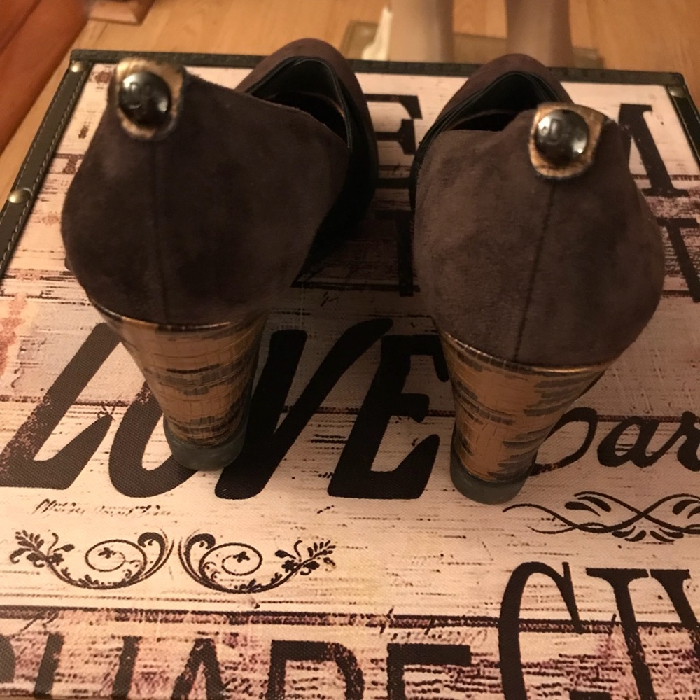 Shoes - Picture 2 of 6